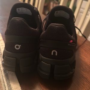 ON RUNNING CLOUDSWIFT